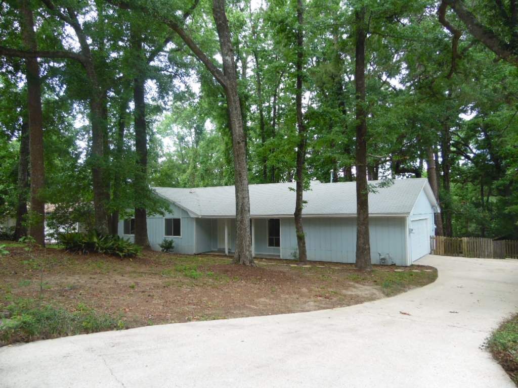 Property Photo: 912 Tamarack Avenue FL 32303