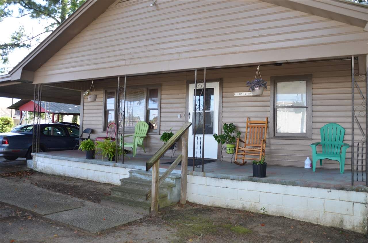 Property Photo: 109 S Main Street FL 32351