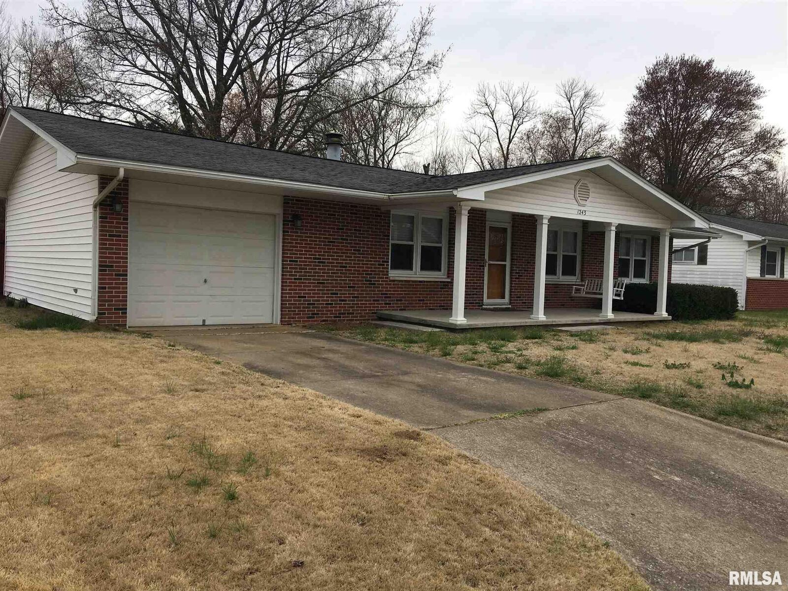 Property Photo:  1243 N 16th  IL 62966 