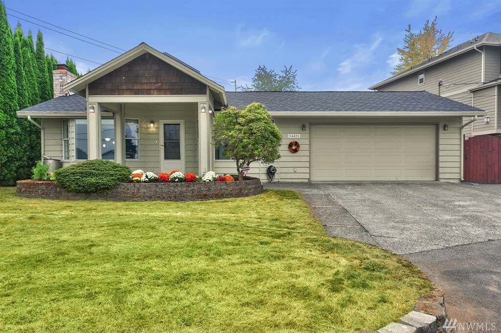 Property Photo:  14421 SE 270th Place  WA 98042 