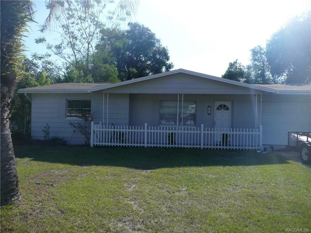 Property Photo:  9 S Adams Street  FL 34465 