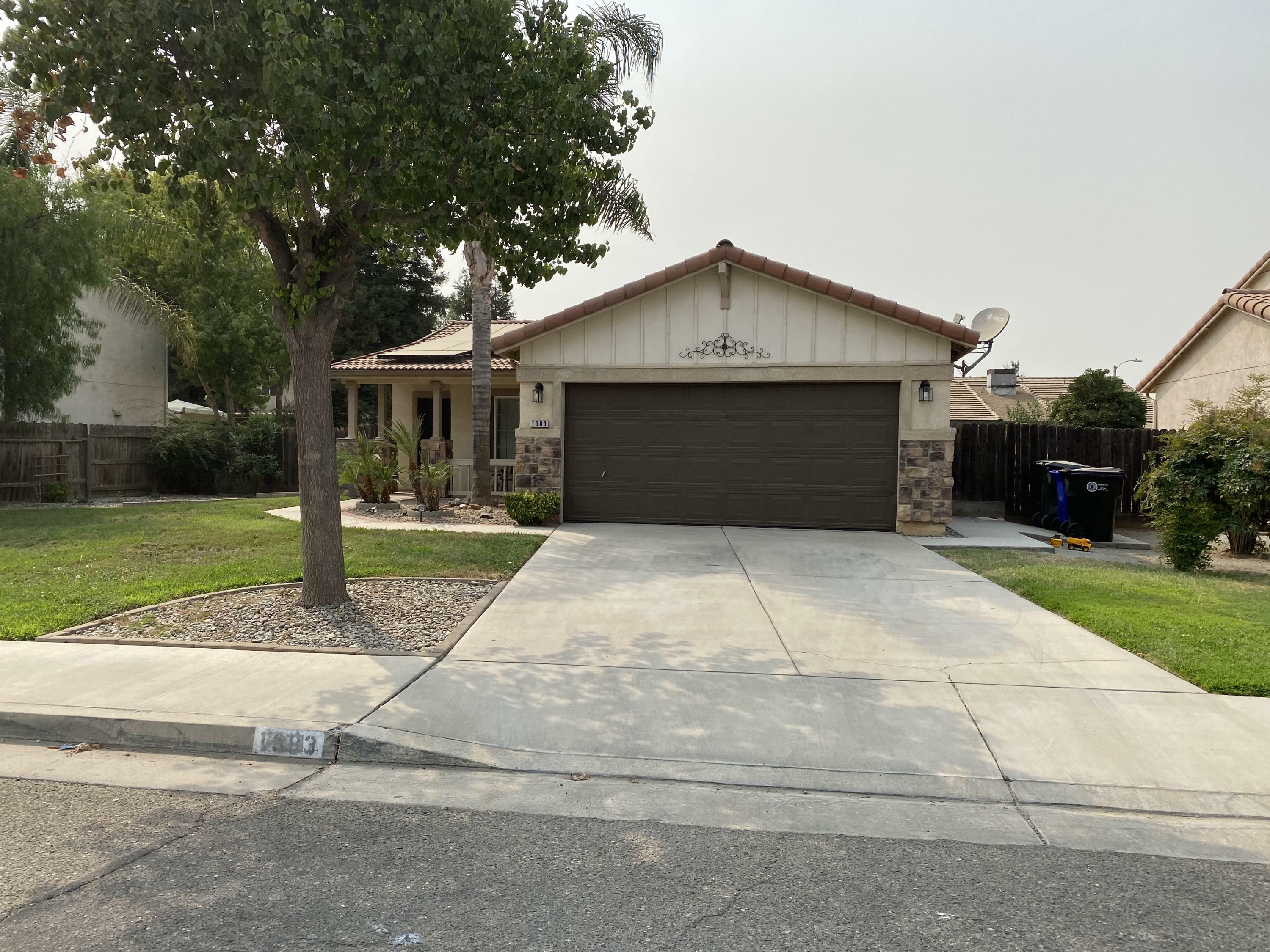 Property Photo:  1383 Michael Street  CA 93257 