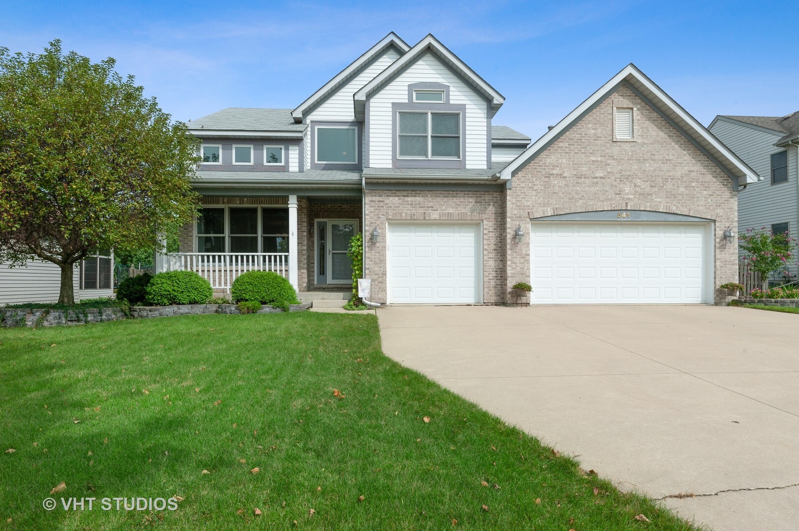 Property Photo: 541 Ridgewood Drive IL 60002