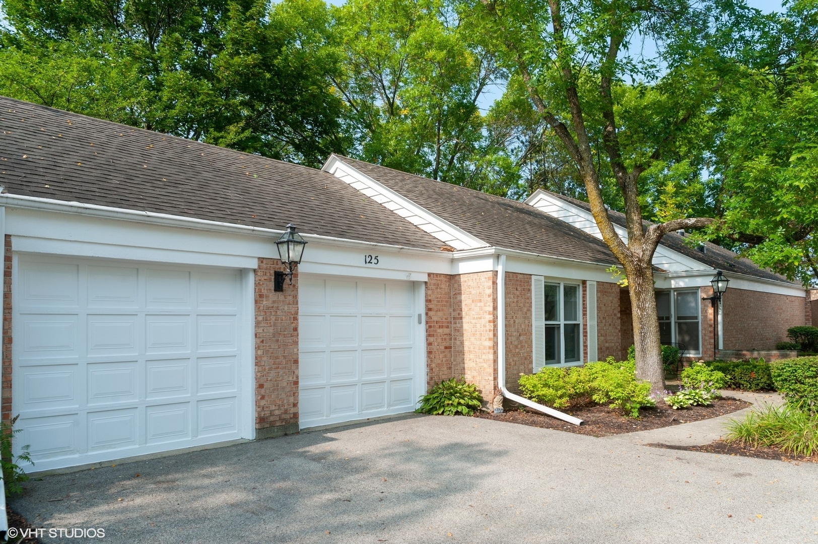 Property Photo:  125 Rivershire Lane  IL 60069 