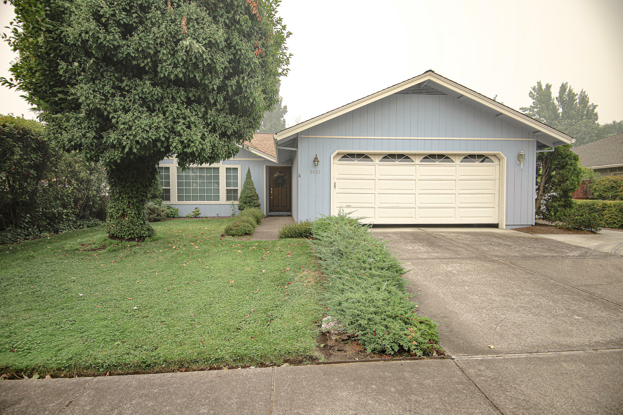 Property Photo: 2421 Powell Street OR 97504