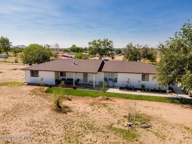 Property Photo:  778 N Rd 2  AZ 86323 