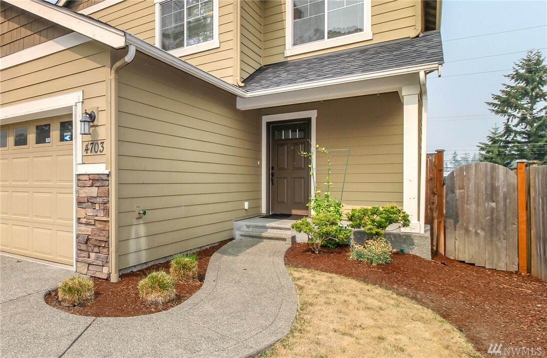 Property Photo:  4703 201st St E  WA 98387 