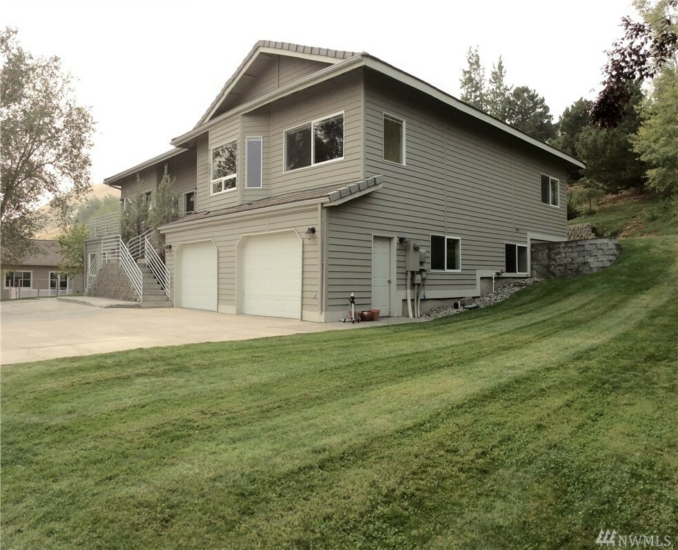 Property Photo:  1900 Broadway Place  WA 98801 