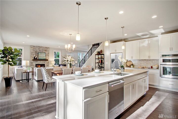 Property Photo:  1405 Bandera Ave SE 70  WA 98045 