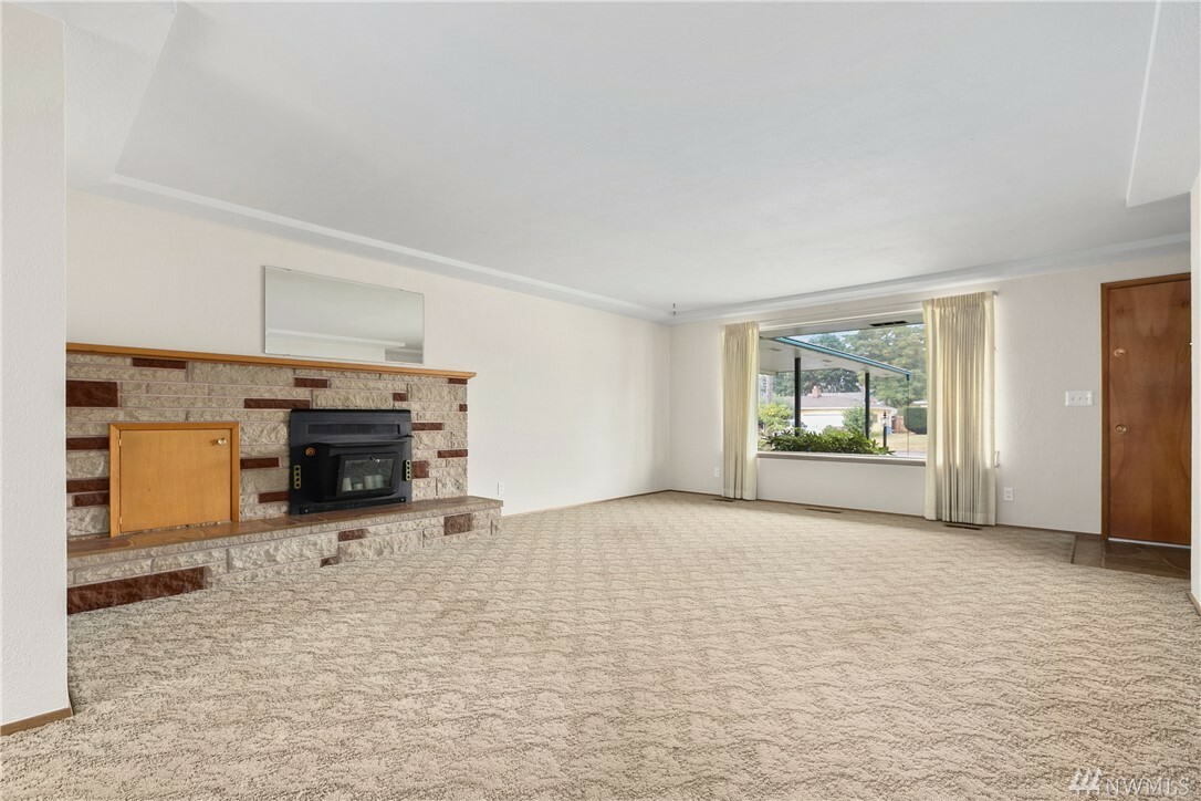 Property Photo: 414 E 83rd St WA 98404