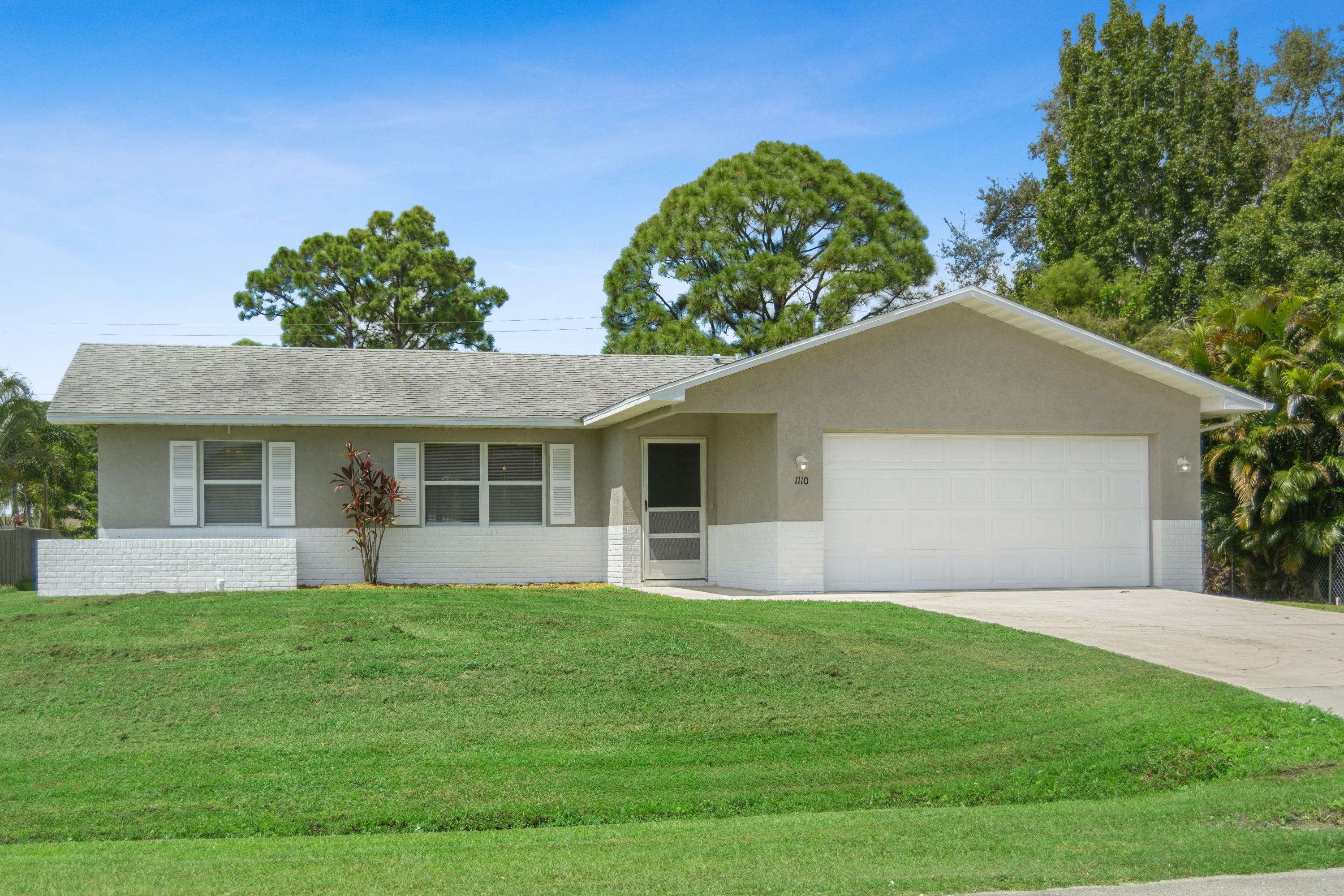 Property Photo:  1110 SW Jumper Street  FL 34983 