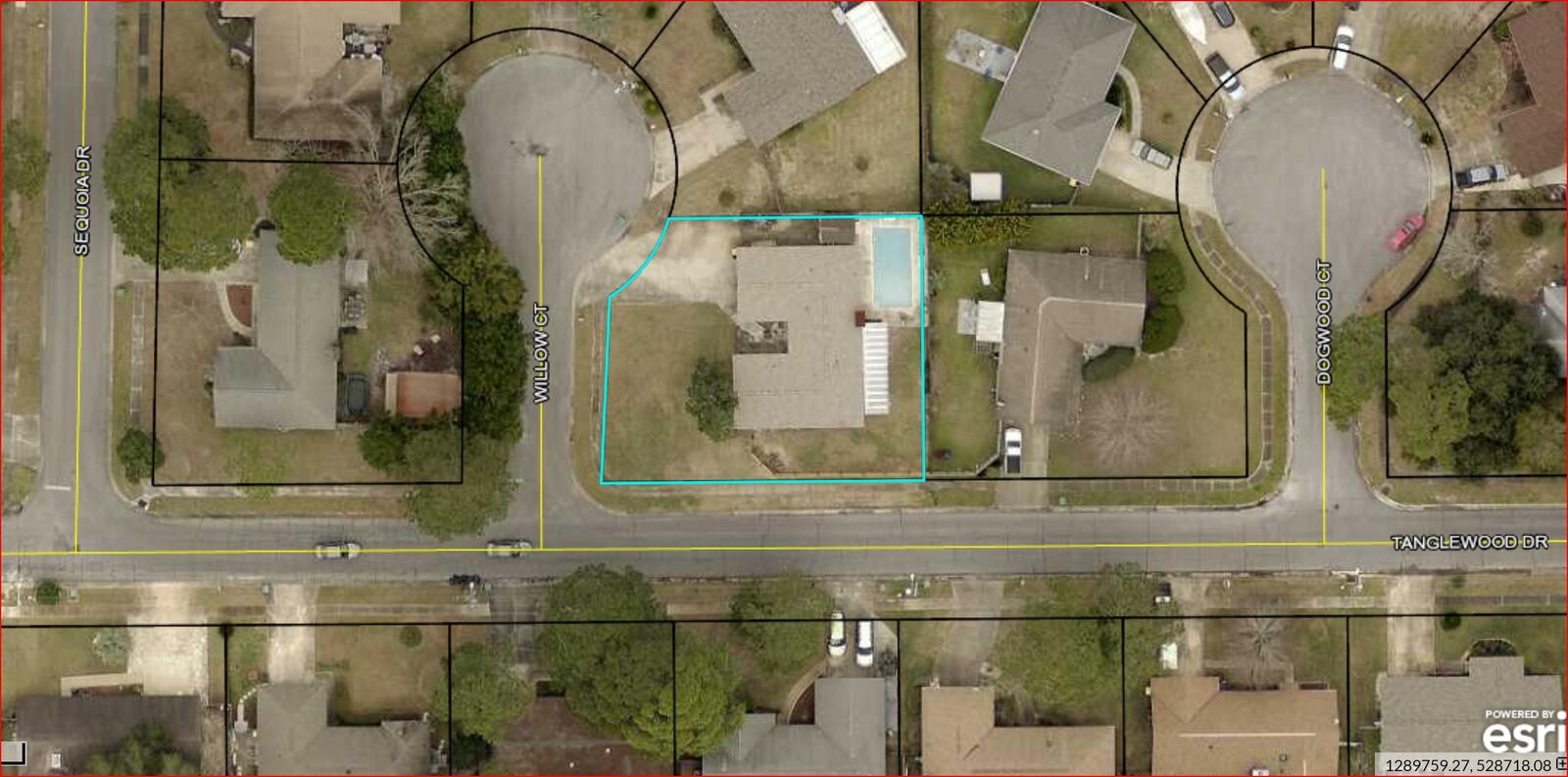 Property Photo:  301 Willow Court  FL 32547 