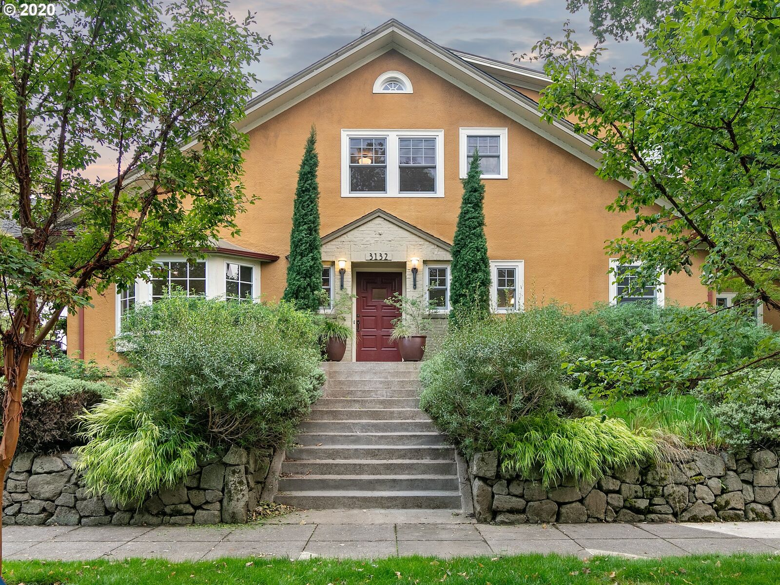 Property Photo:  3132 NE Hancock St  OR 97212 
