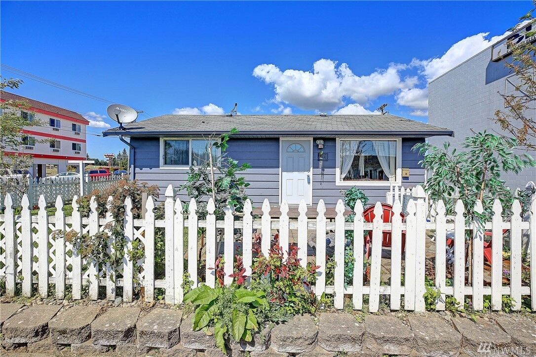 Property Photo:  1201 2nd  WA 98270 