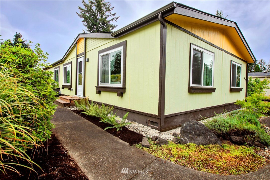 Property Photo:  572 Glenalda Court SE  WA 98503 