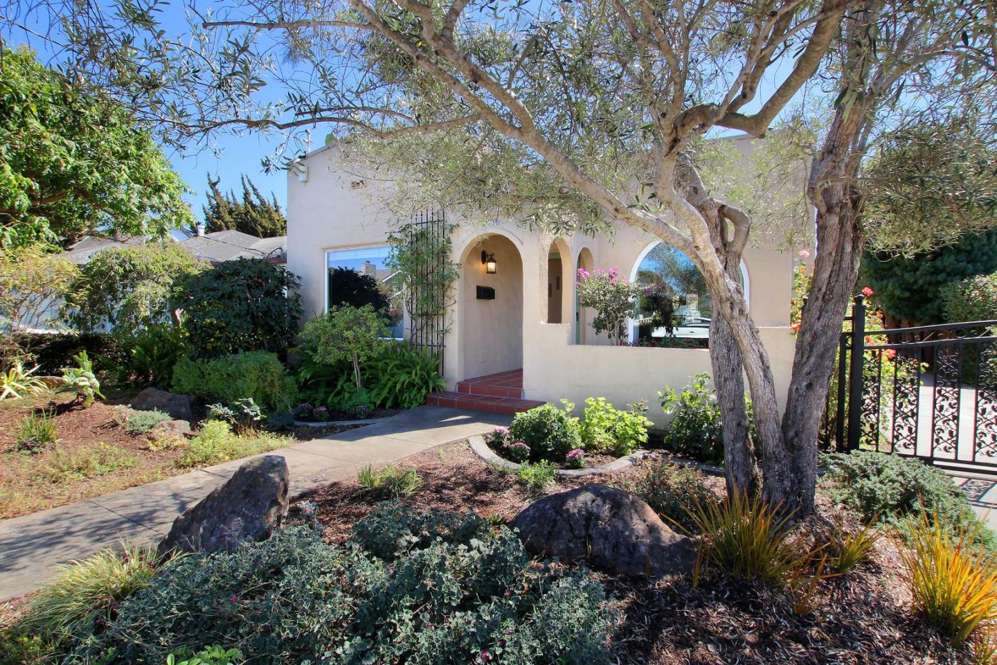 Property Photo:  436 East Beach Street  CA 95076 