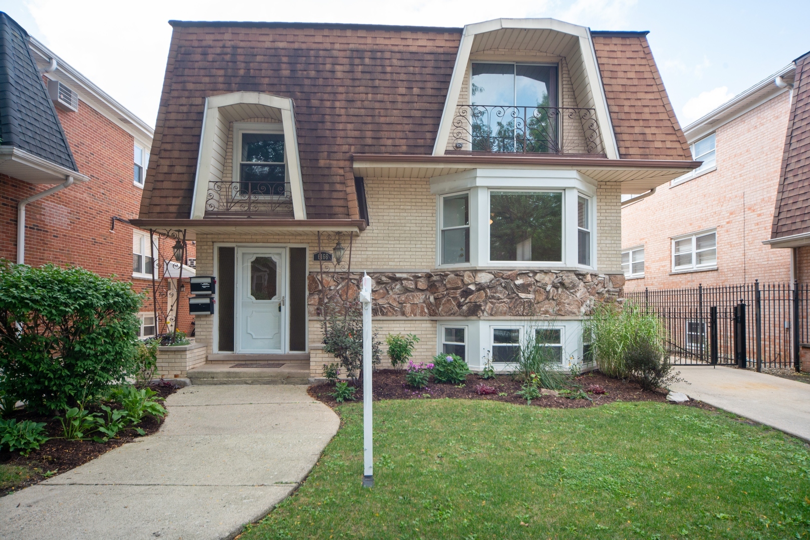 Property Photo: 6166 North Melvina Avenue IL 60646