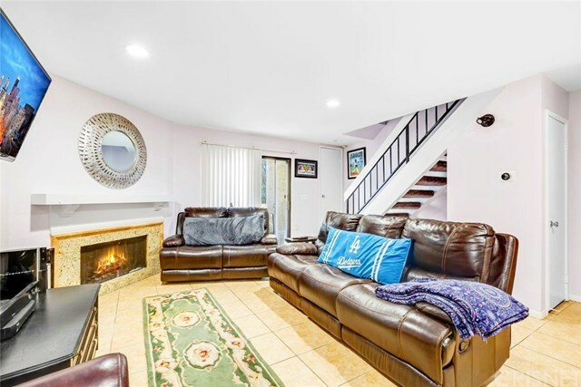 Property Photo:  327 Chester Street D  CA 91203 