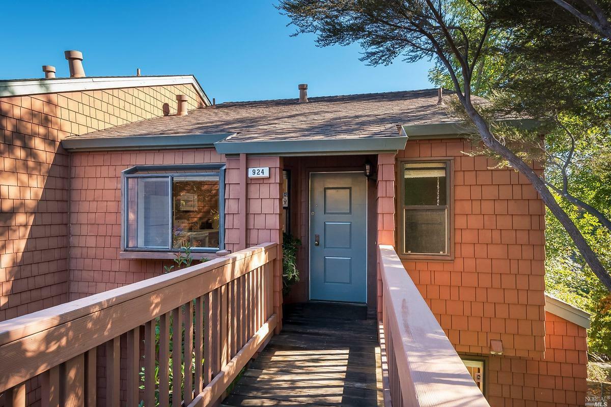 Property Photo:  924 Arlene Way  CA 94947 