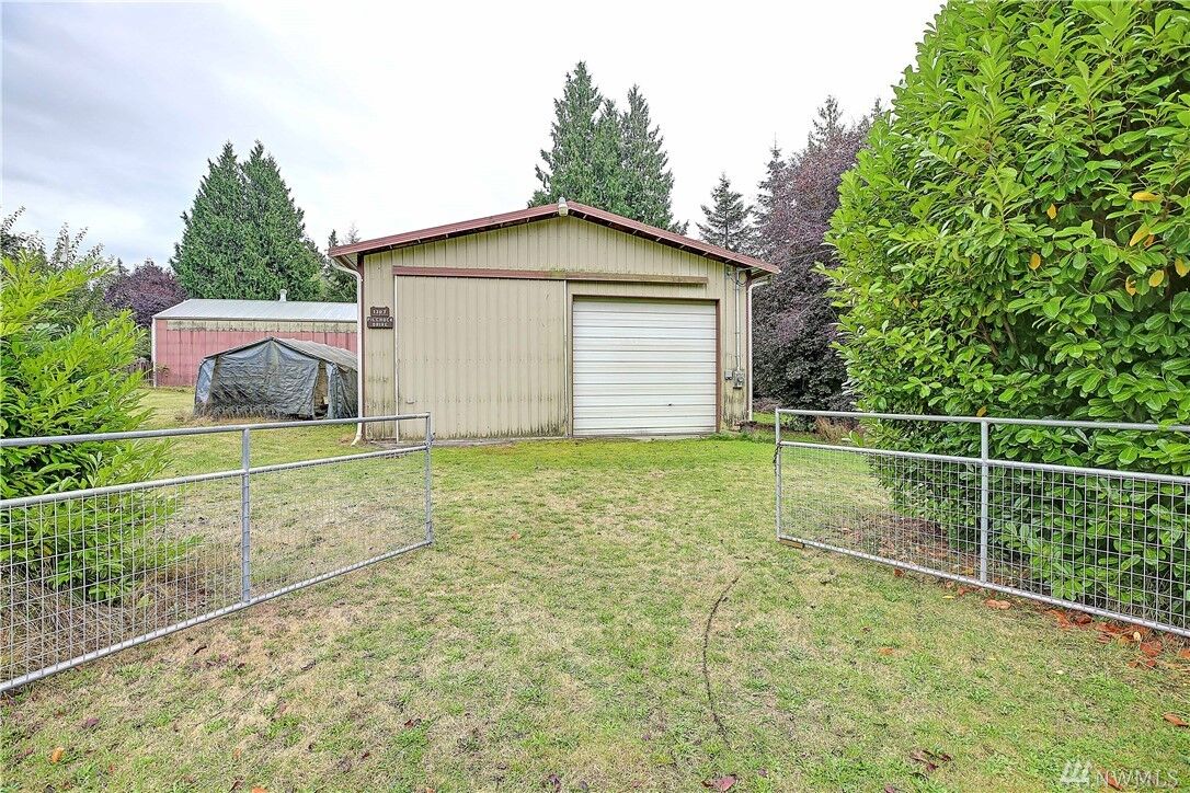 Property Photo:  1303 Pilchuck Dr  WA 98282 