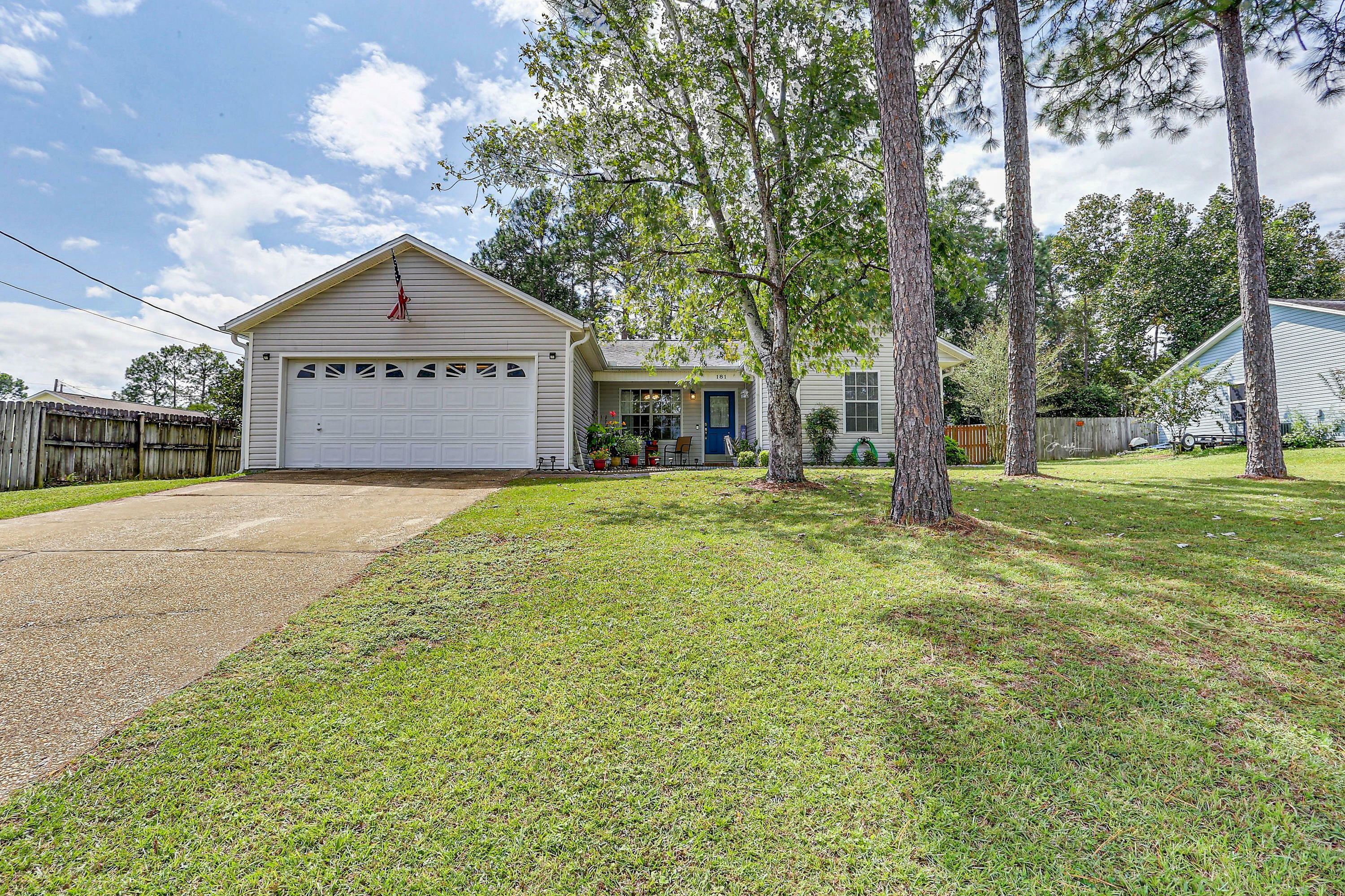 Property Photo:  181 Villacrest Drive  FL 32536 