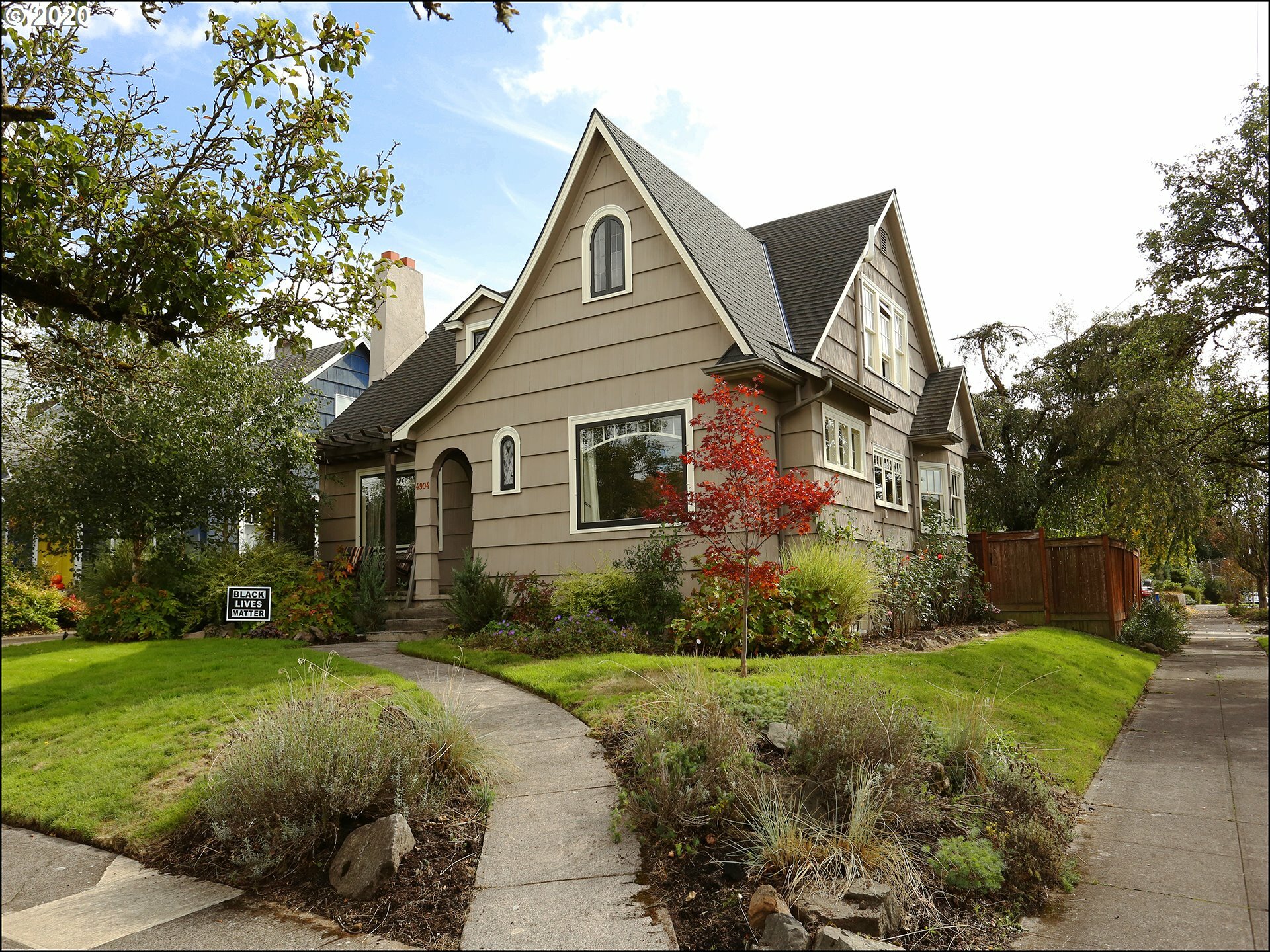 Property Photo:  4904 NE Clackamas St  OR 97213 