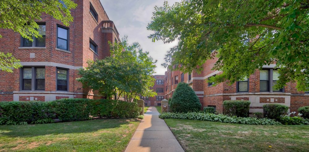 Property Photo:  2131.5 Ridge Avenue 1F  IL 60201 