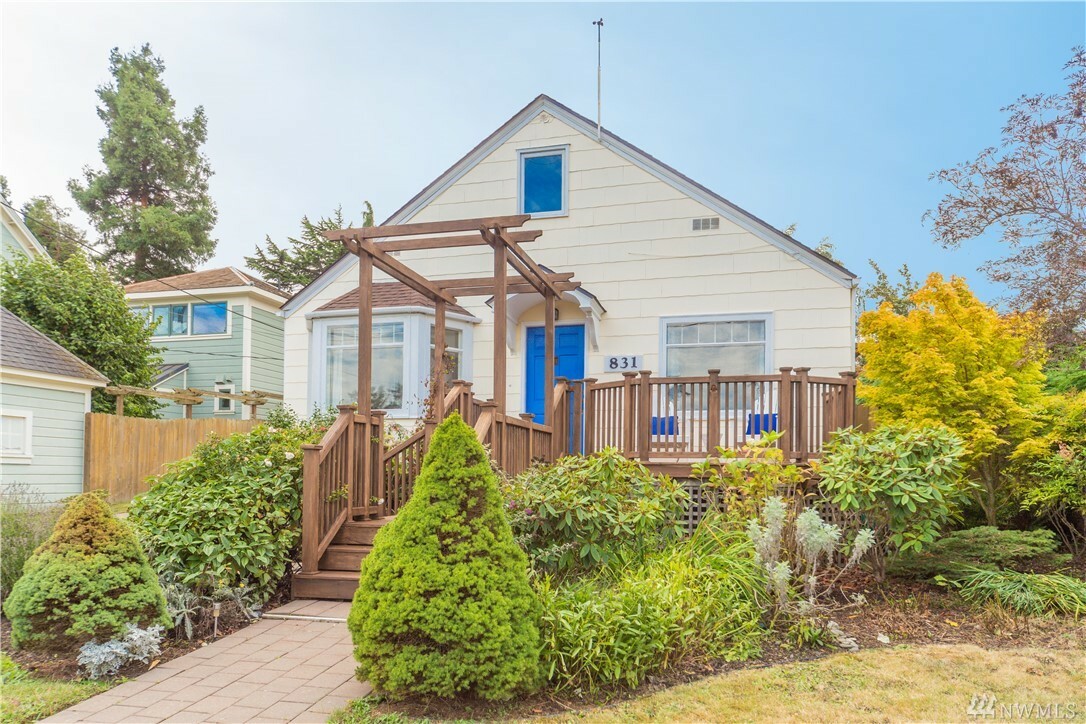 Property Photo:  831 Jackson St  WA 98368 