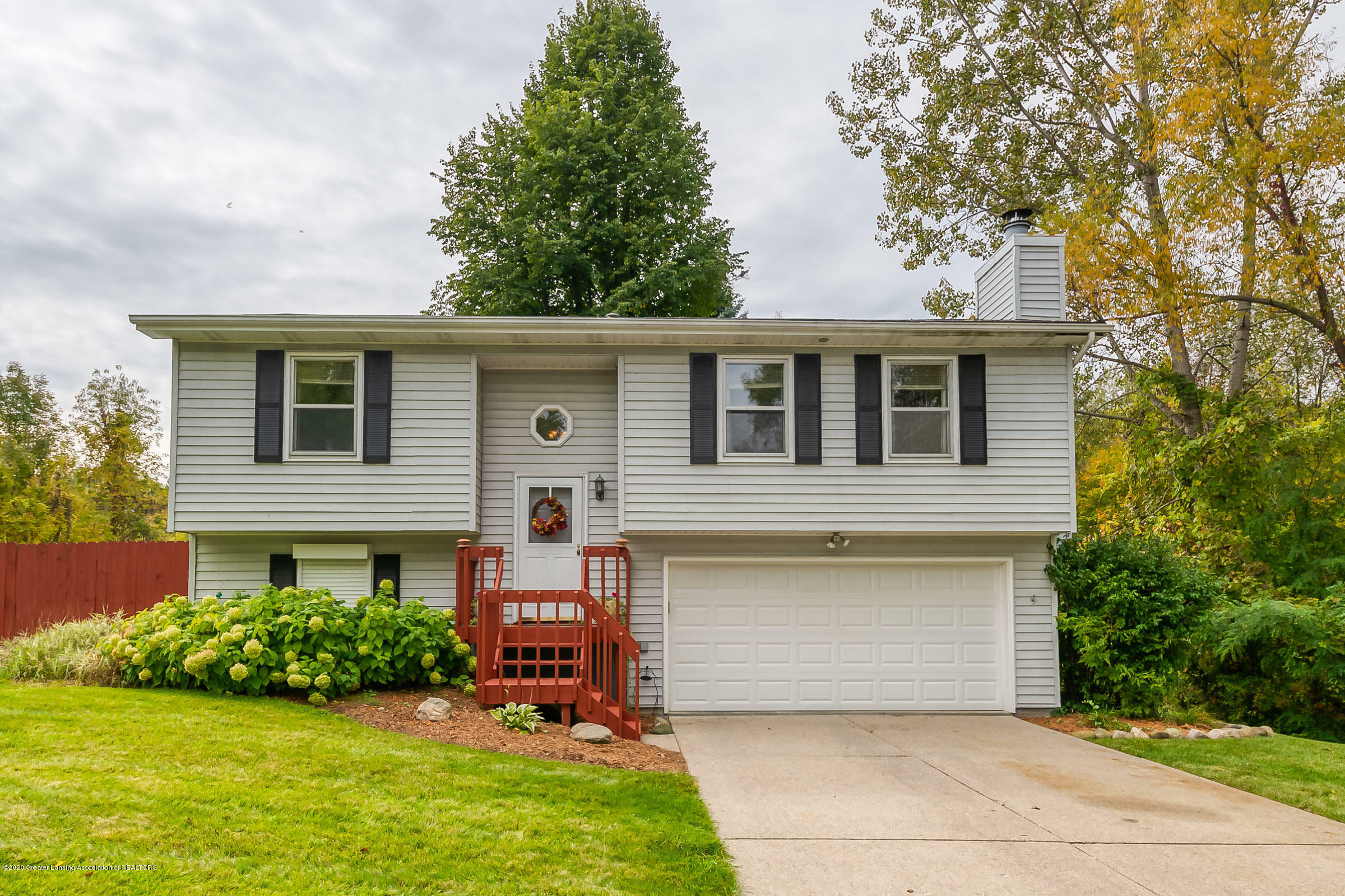 Property Photo: 4417 Glenburne Boulevard MI 48911