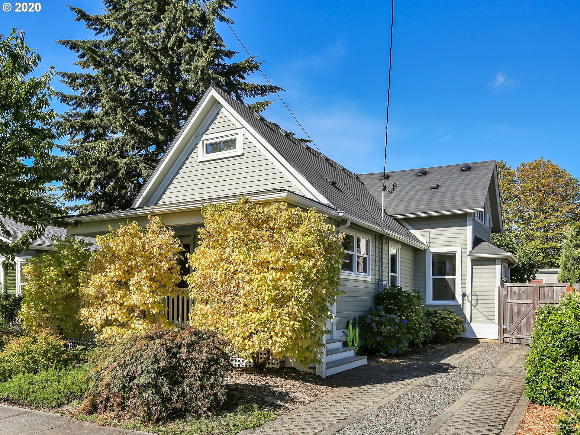 Property Photo:  4103 SE 64th Ave  OR 97206 