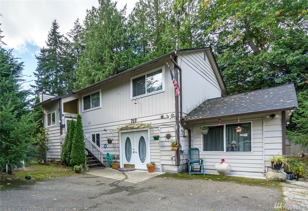 Property Photo:  717 N 184th St  WA 98133 