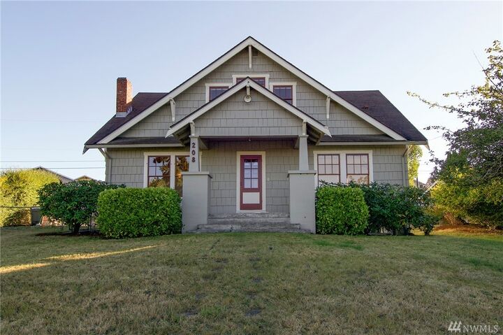 Property Photo: 208 E Lopez Ave WA 98362