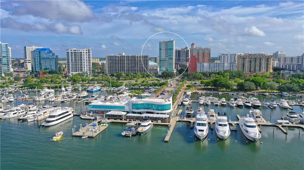 Property Photo: 1301 Main Street 802 FL 34236