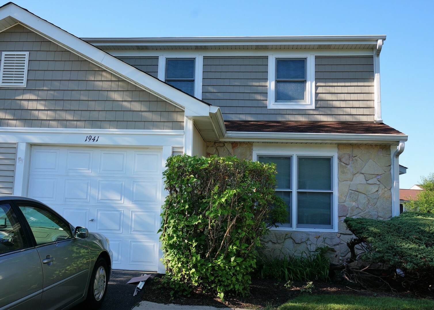 Property Photo: 1941 Georgetown Lane IL 60169