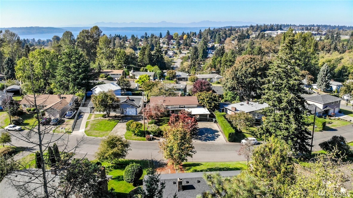 Property Photo: 23232 26th Ave S WA 98198