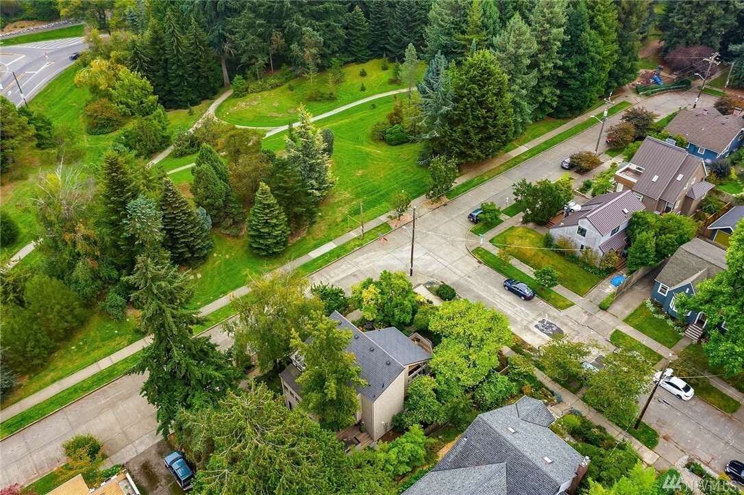 Property Photo:  2532 E McGraw St  WA 98112 