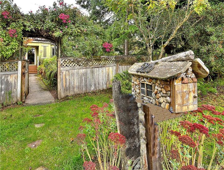 Property Photo:  5215 Hyada Blvd NE  WA 98422
