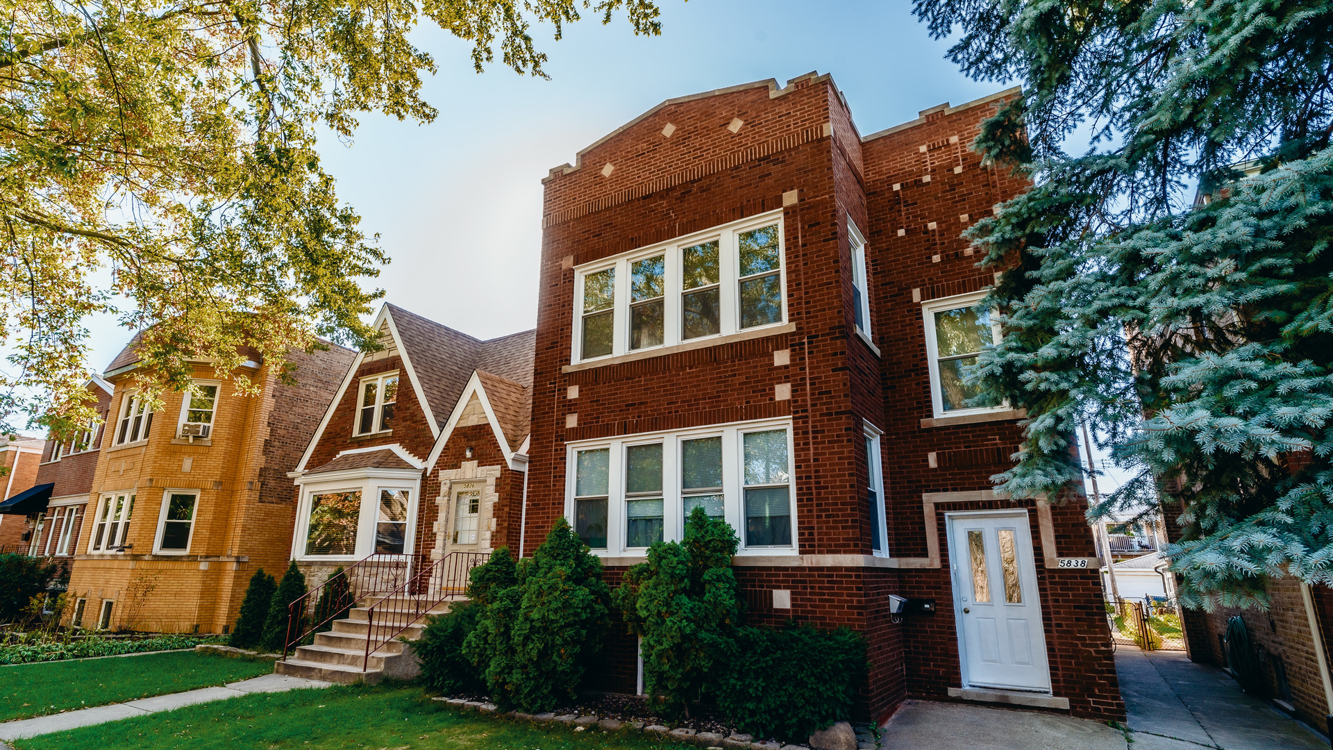 Property Photo: 5838 N Mulligan Avenue IL 60646