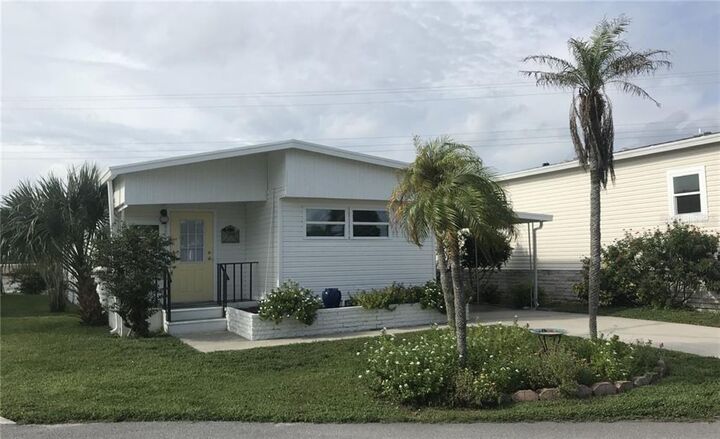 Property Photo:  658 N Green Circle  FL 34285 