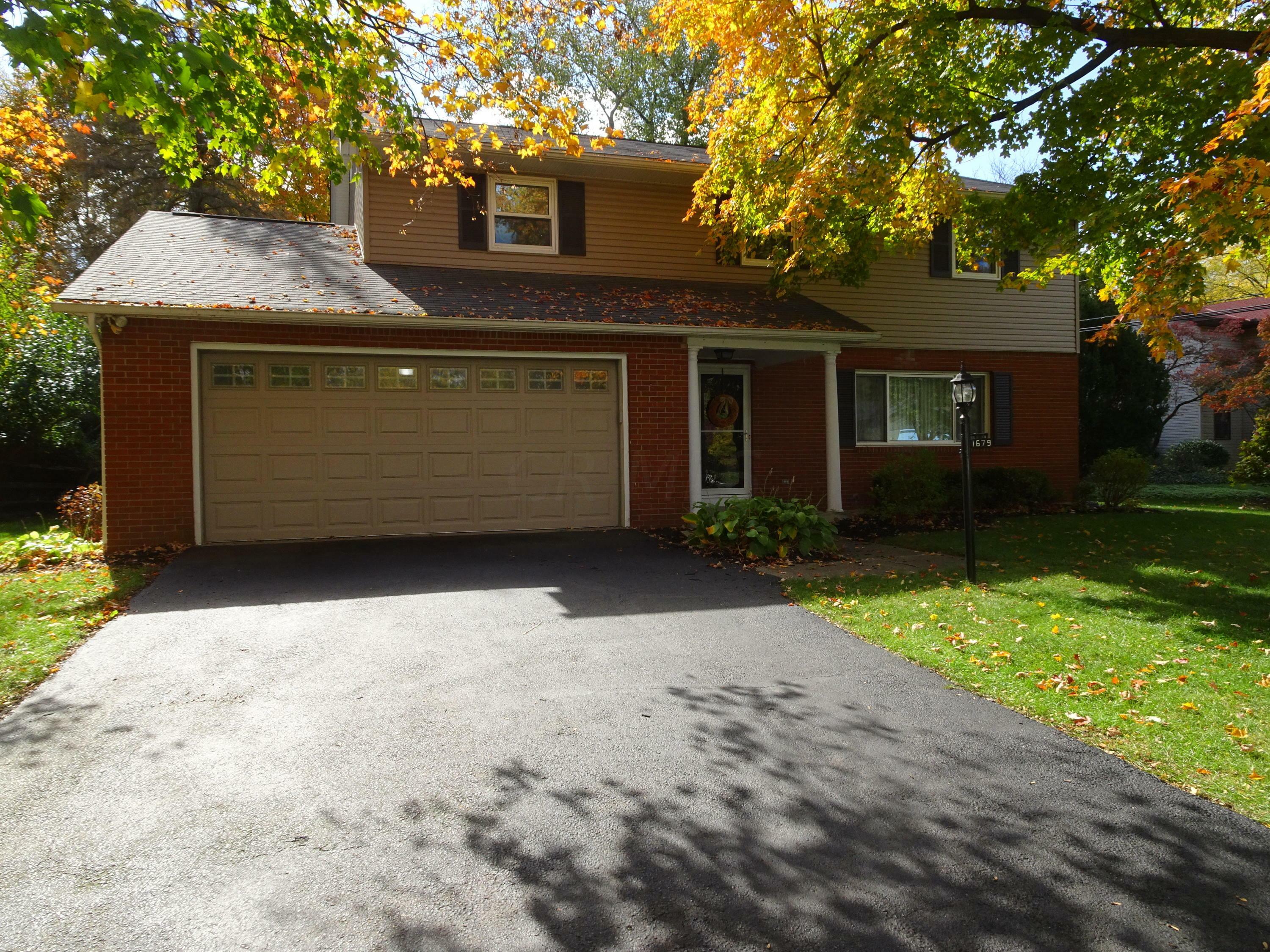 Property Photo: 1679 Sussex Court OH 43220