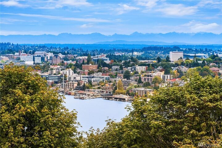 1900 Taylor Ave N B  Seattle WA 98109 photo