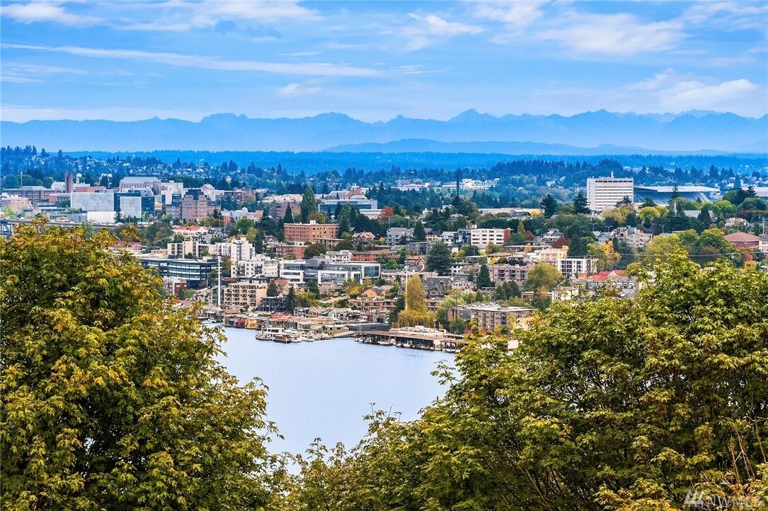 Property Photo: 1900 Taylor Ave N B WA 98109