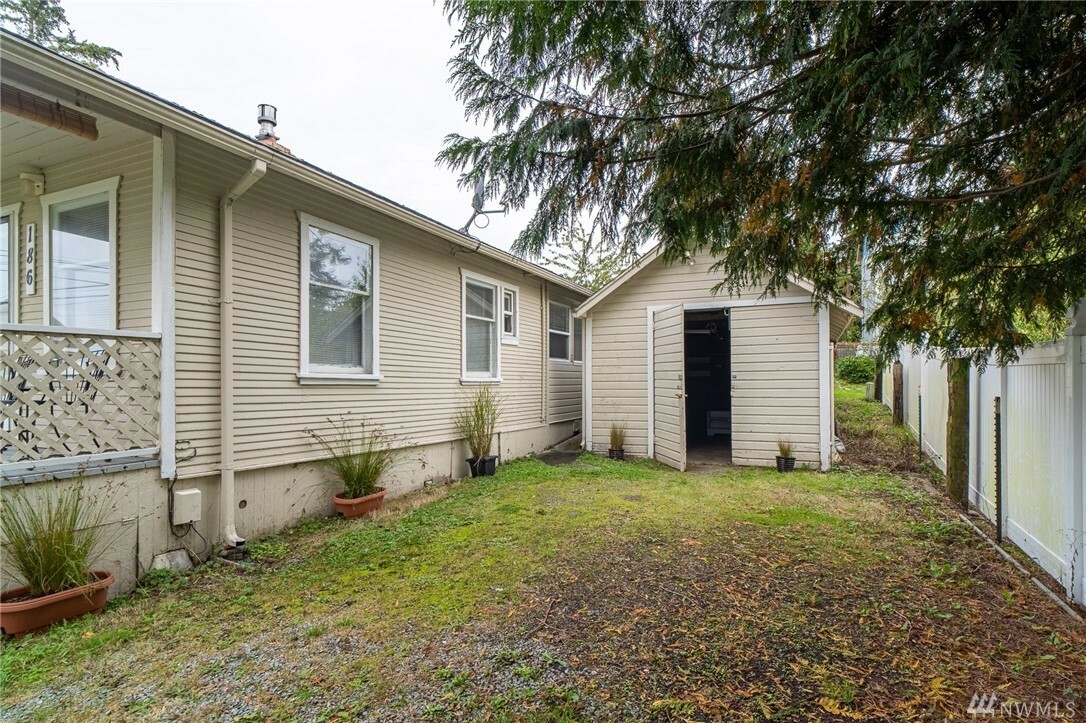 Property Photo:  186 N Sunset Dr  WA 98282 