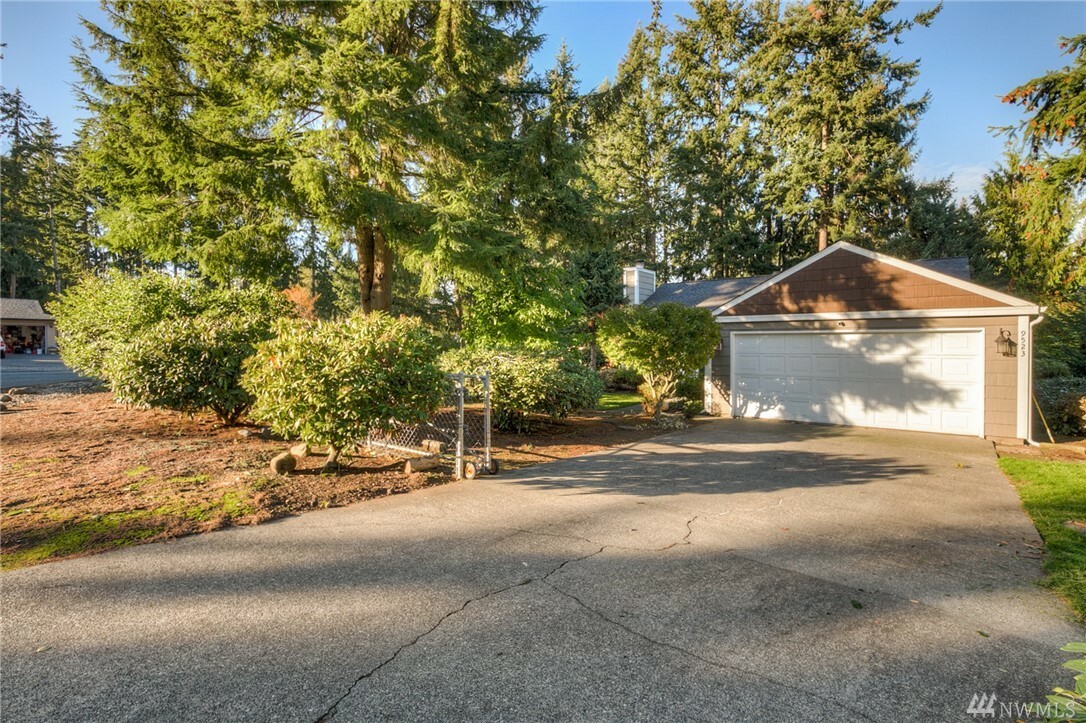 Property Photo:  9523 157th St E  WA 98375 