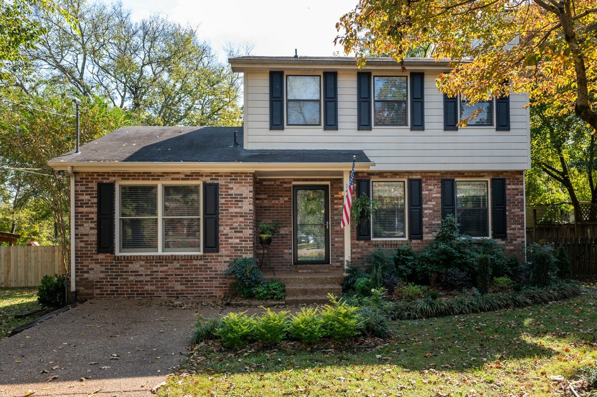 Property Photo: 1404 E Riverwood Dr TN 37216