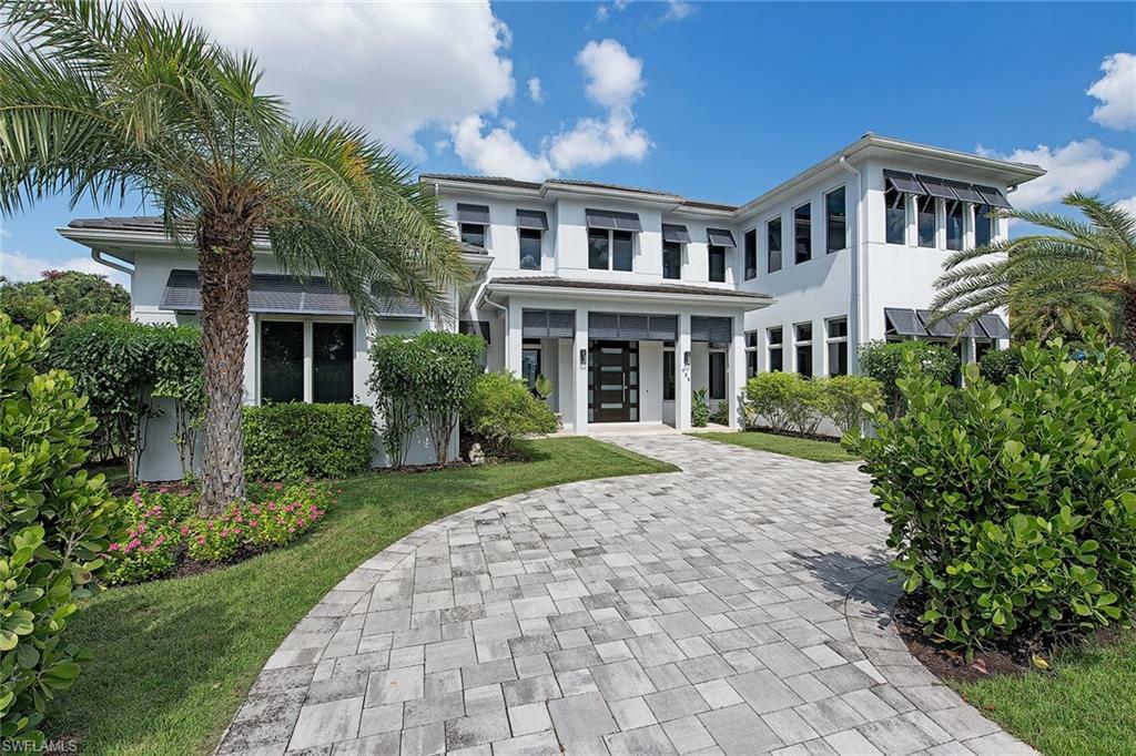 Property Photo:  725 Harbour Dr  FL 34103 