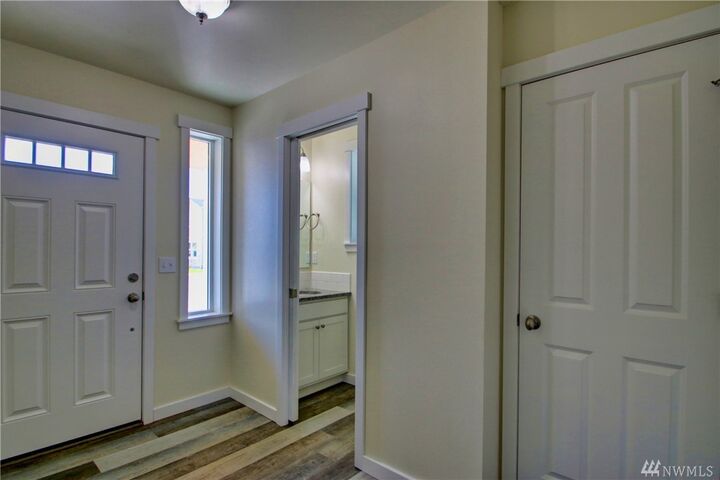 Property Photo: 613 Stacey Place WA 98284