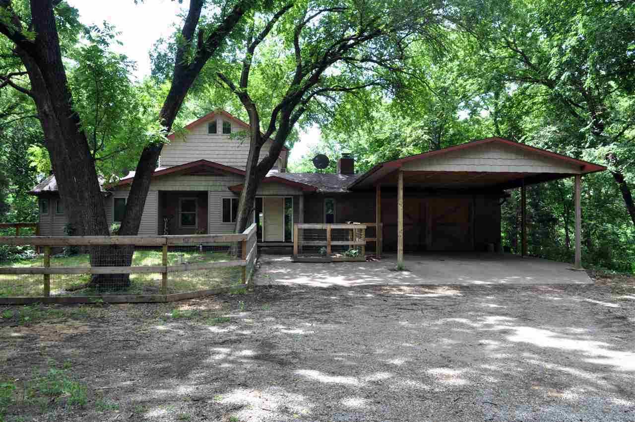 Property Photo:  423 E Riverview St  KS 67120 