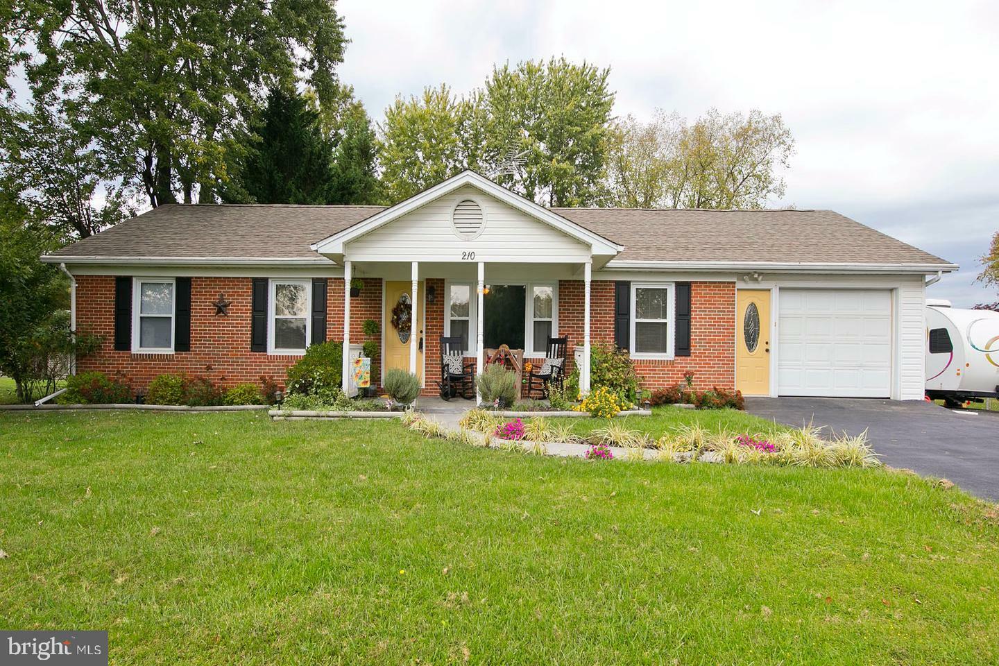 Property Photo:  210 Essex Circle  VA 22655 