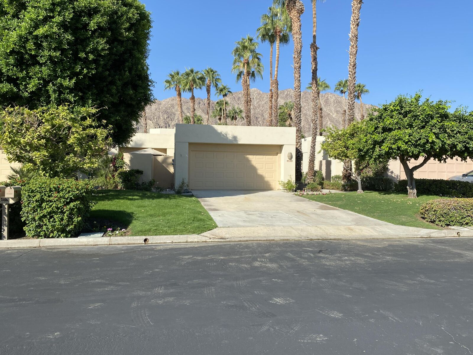 Property Photo:  55069 Oakhill  CA 92253 